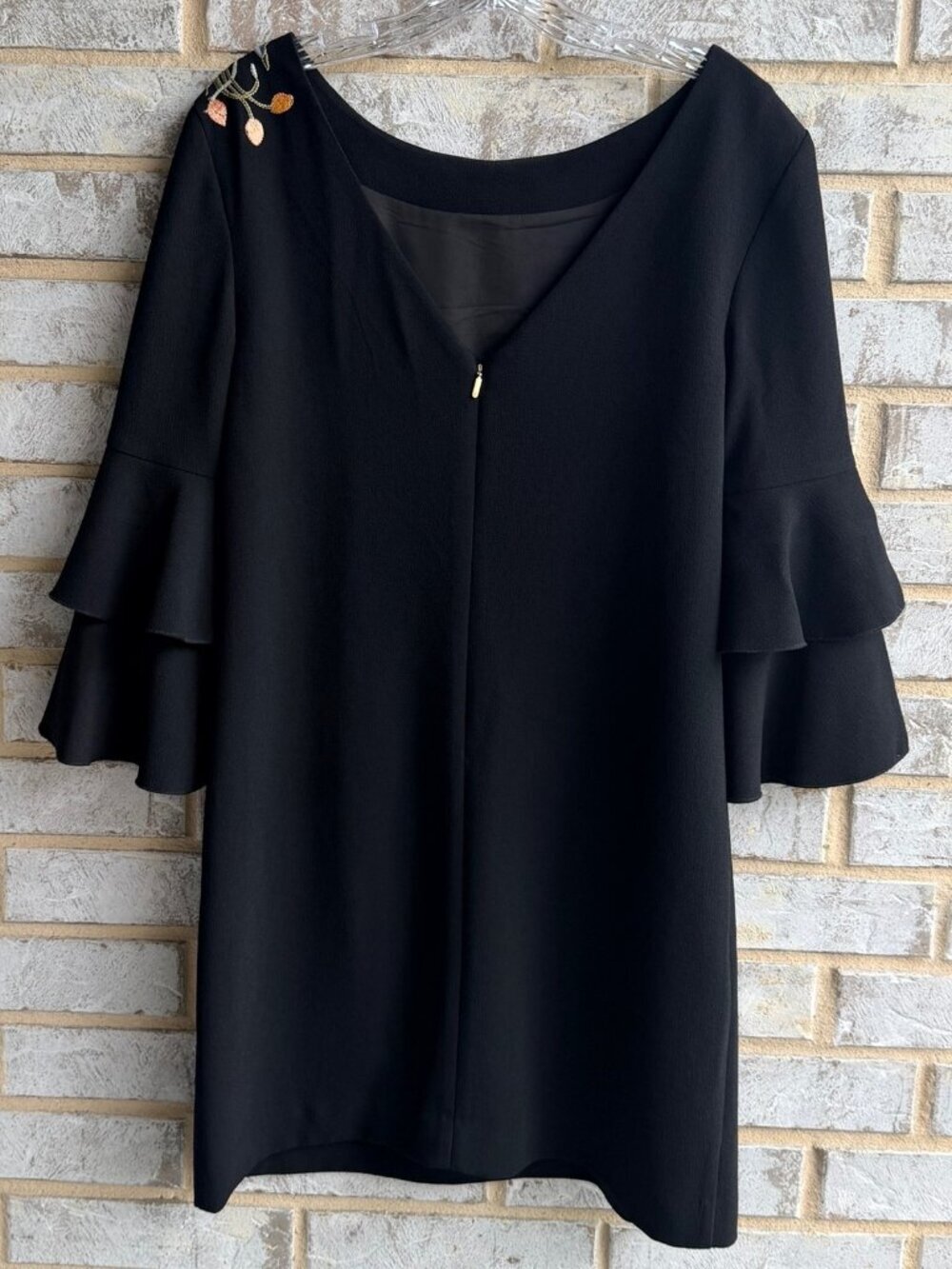 Trina Turk 3/4 Bell Sleeve Floral Embroidered V-Neck Back Sheath Dress Size 8 - Picture 2 of 7